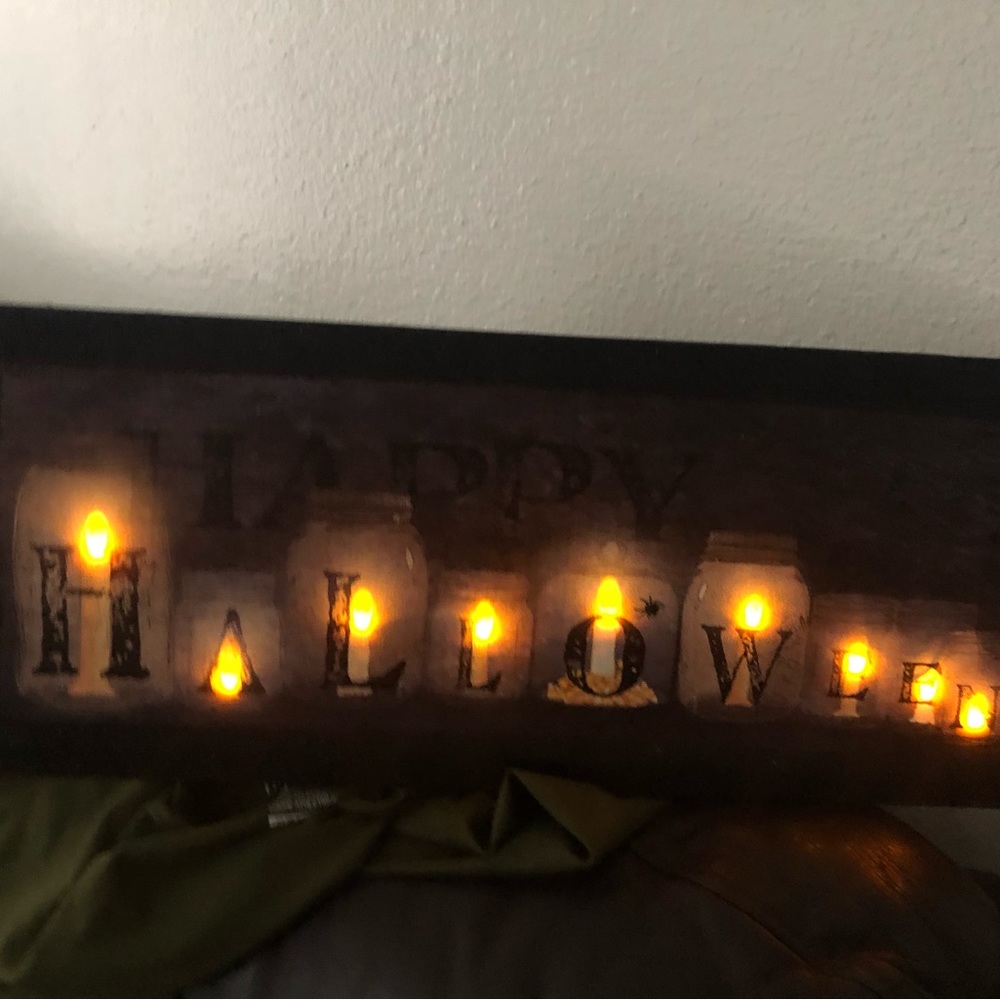 Light Up Happy Halloween 9 Candal Flames - Battery Operated Size 20"x8"x1"